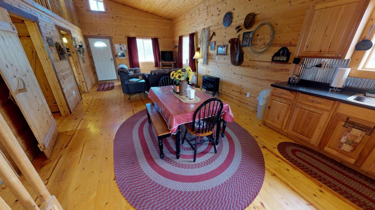 מונטיצ'לו Ranch Mountain Cabin, Stunning! Campfire, Hiking מראה חיצוני תמונה