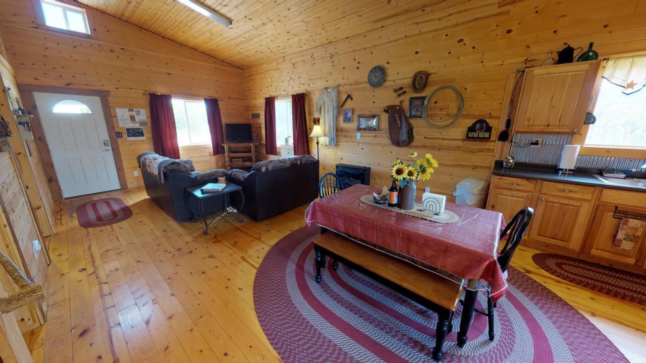 מונטיצ'לו Ranch Mountain Cabin, Stunning! Campfire, Hiking מראה חיצוני תמונה