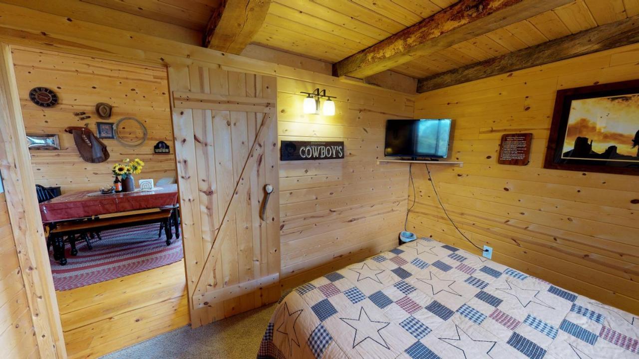 מונטיצ'לו Ranch Mountain Cabin, Stunning! Campfire, Hiking מראה חיצוני תמונה